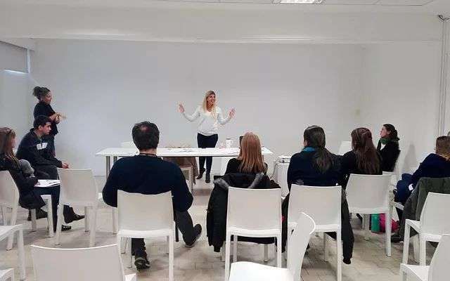 Capacitación de Lengua de Señas Argentina en una organización