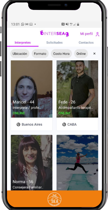 Una persona usando la aplicación InterSEA