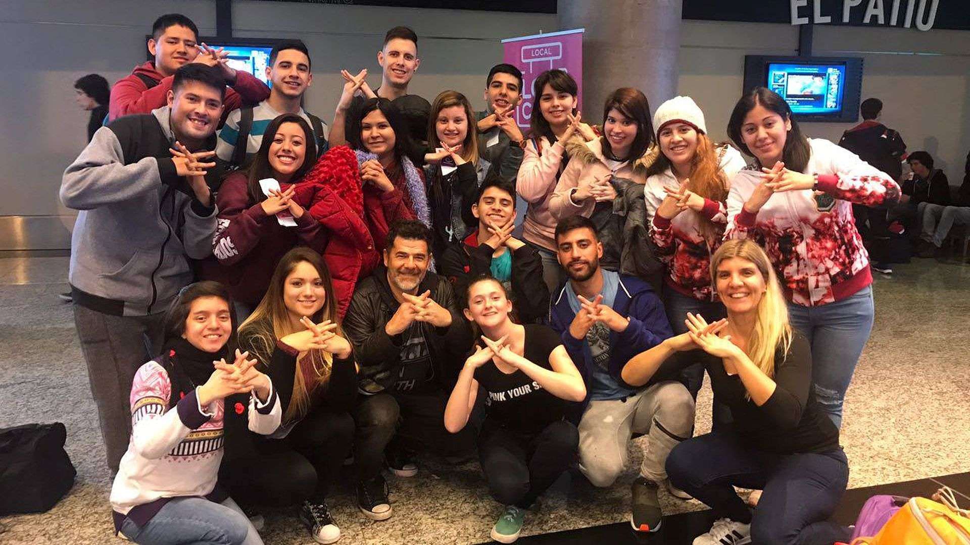 Comunidad de SEA comunicándose en Lengua de Señas Argentina
